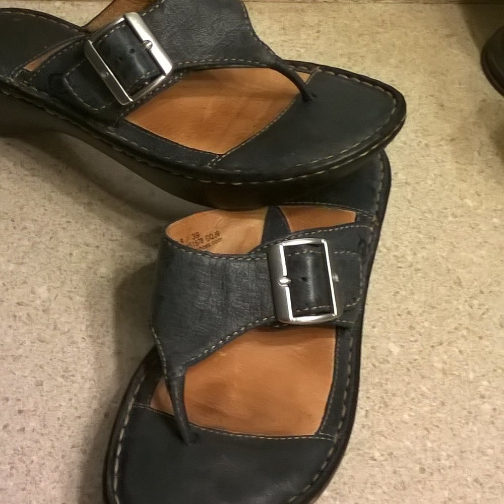 Born Leather sandals. Size 8